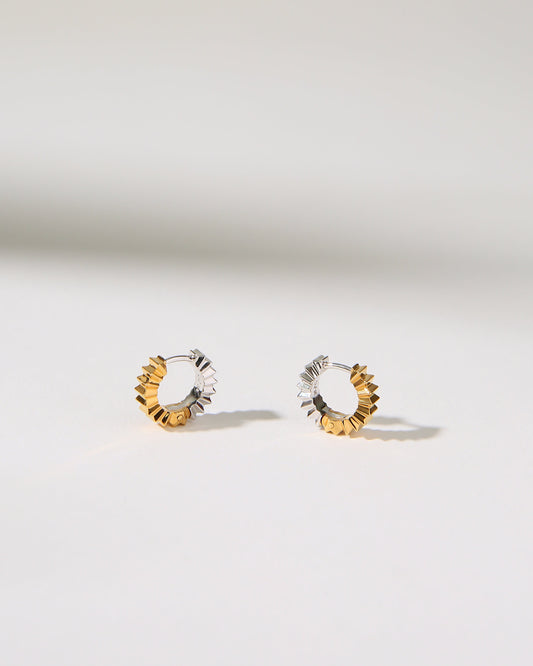 EDGE HOOP PIERCED EARRINGS