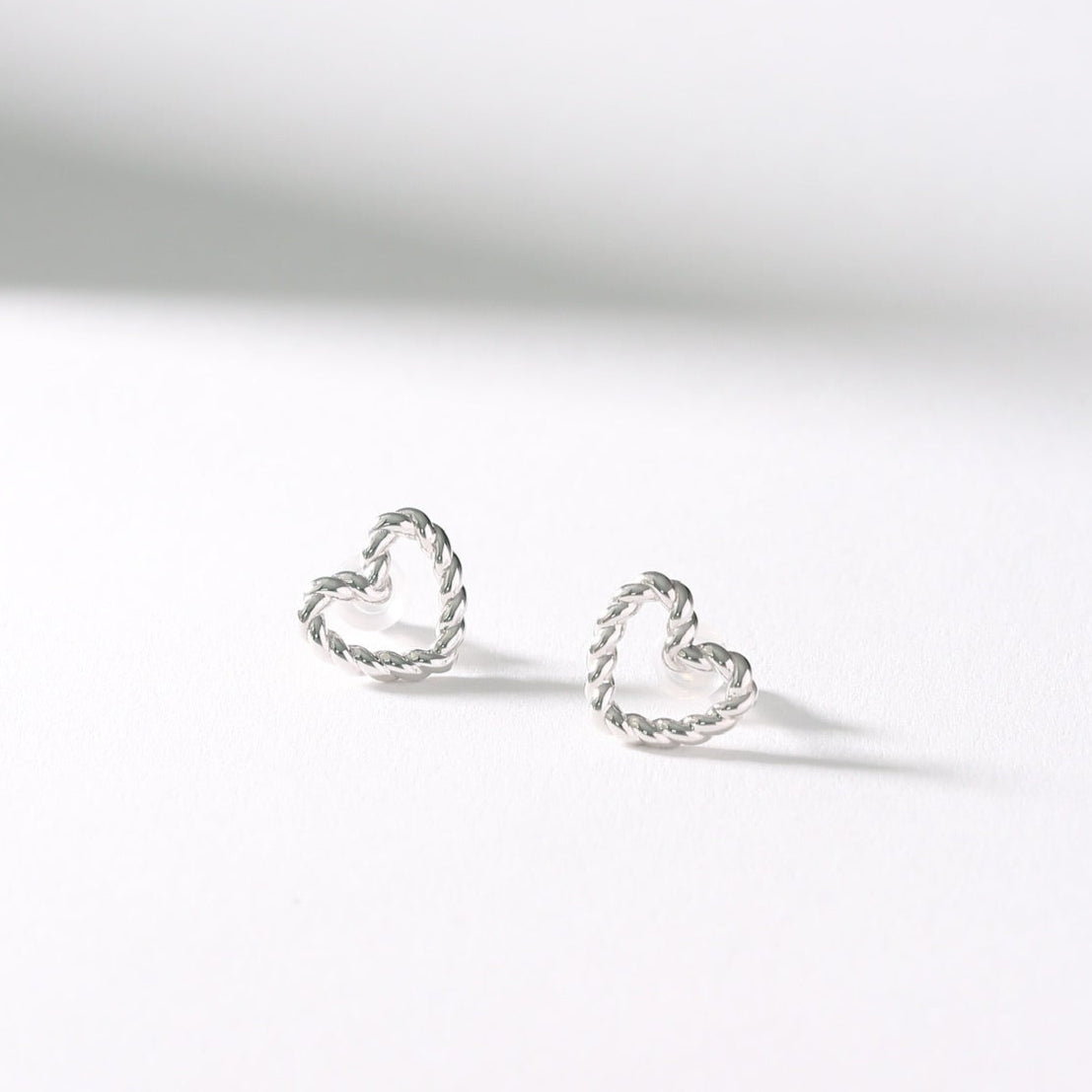 HEART PIERCED EARRINGS [SILVER]