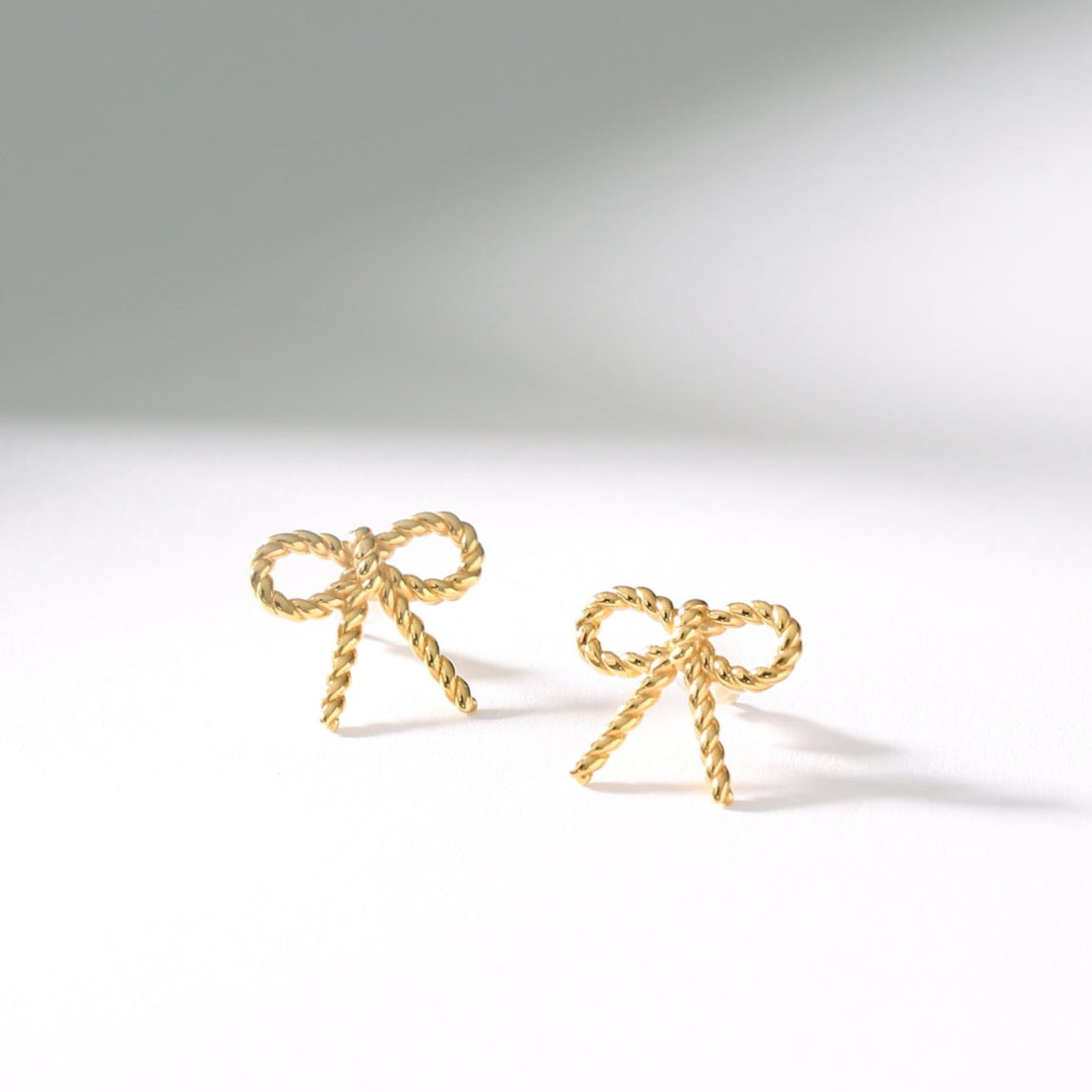 BOW PIERCED EARRINGS [GOLD]