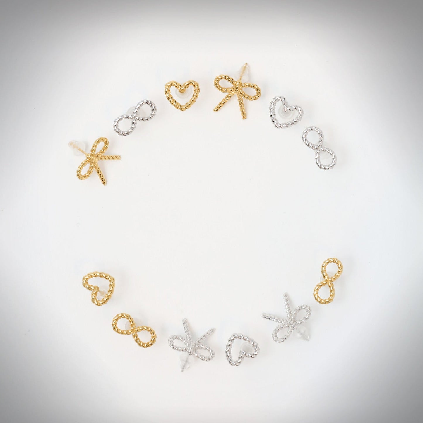 INFINITY PIERCED EARRINGS [GOLD]